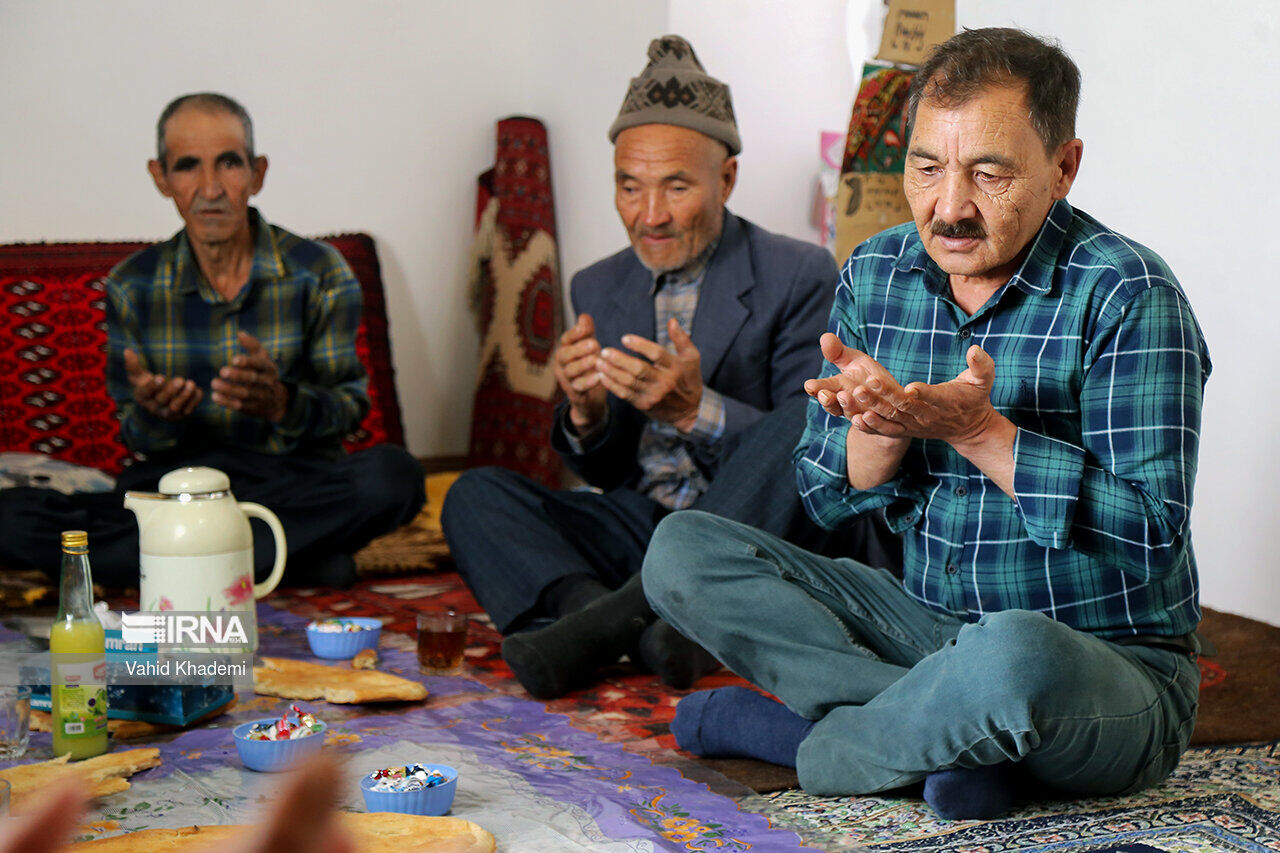هلال نقره‌ای رمضان در جرگلان خراسان شمالی آغاز شد